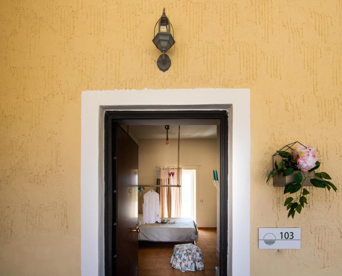 Апарт отель Il Panorama Housing Cilento Санта-Мария-ди-Кастеллабате Экстерьер фото